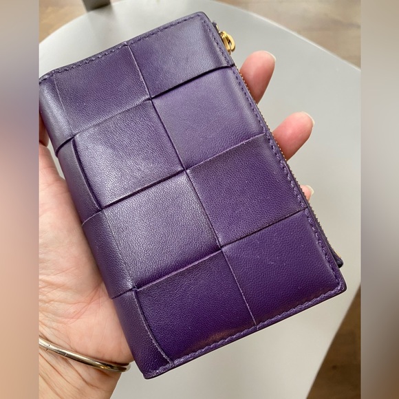 Bottega Venetta Small Bi-Fold Zip Cassette Wallet - Picture 3 of 12